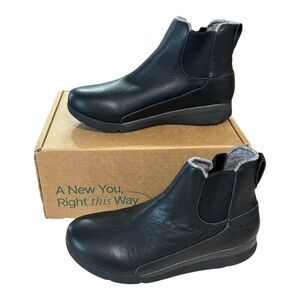KURU Luna Boots Womens Size 9.5 Jet Black Leather Chelsea Ankle Comfort Wedge